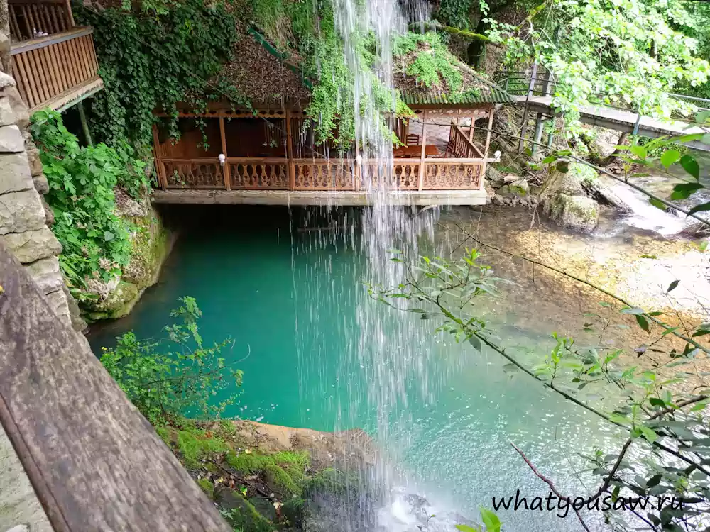 Маленький водопад