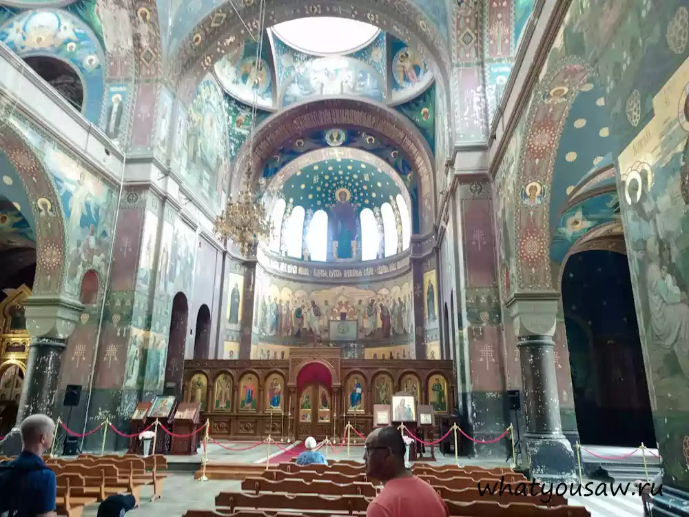 Вид на алтарь