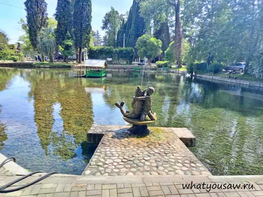 Фонтан ребенок и рыба