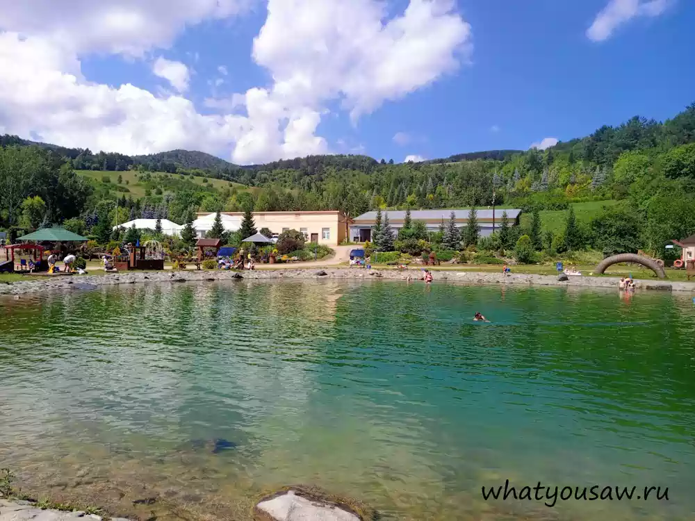 Верхнее озеро лучше прогревается поэтому на нем отдыхает больше туристов