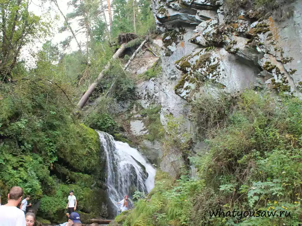 Вид на скалу над водопадом Чедор